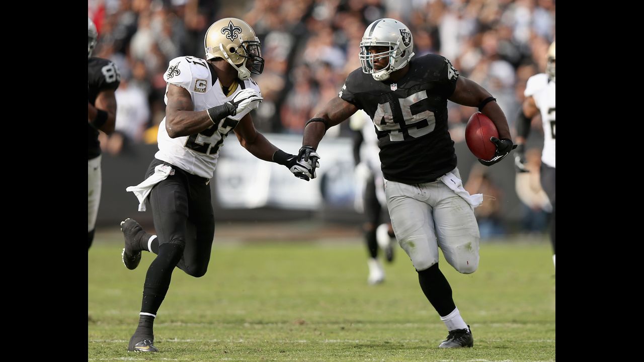 Malcolm Jenkins of the Saints tries to run down Marcel Reece of the Raiders on Sunday.
