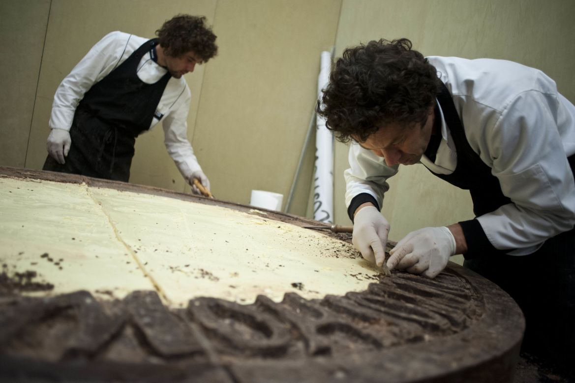 The largest chocolate coin in the world has been achieved by master chocolatiers in Bologna, Italy. The coin weighs 1,450 pounds and is 6 feet, 5 inches in diameter and 6.7 inches thick.