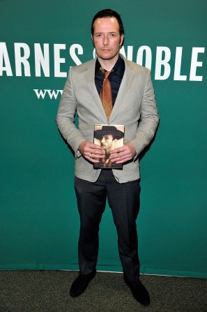 Musician Scott Weiland was surprised to learn via media reports that he was in jail. <a href="index.php?page=&url=http%3A%2F%2Fwww.cnn.com%2F2014%2F08%2F22%2Fshowbiz%2Fcelebrity-news-gossip%2Fscott-weiland-jail%2Findex.html">It turned out to be an imposter. </a>