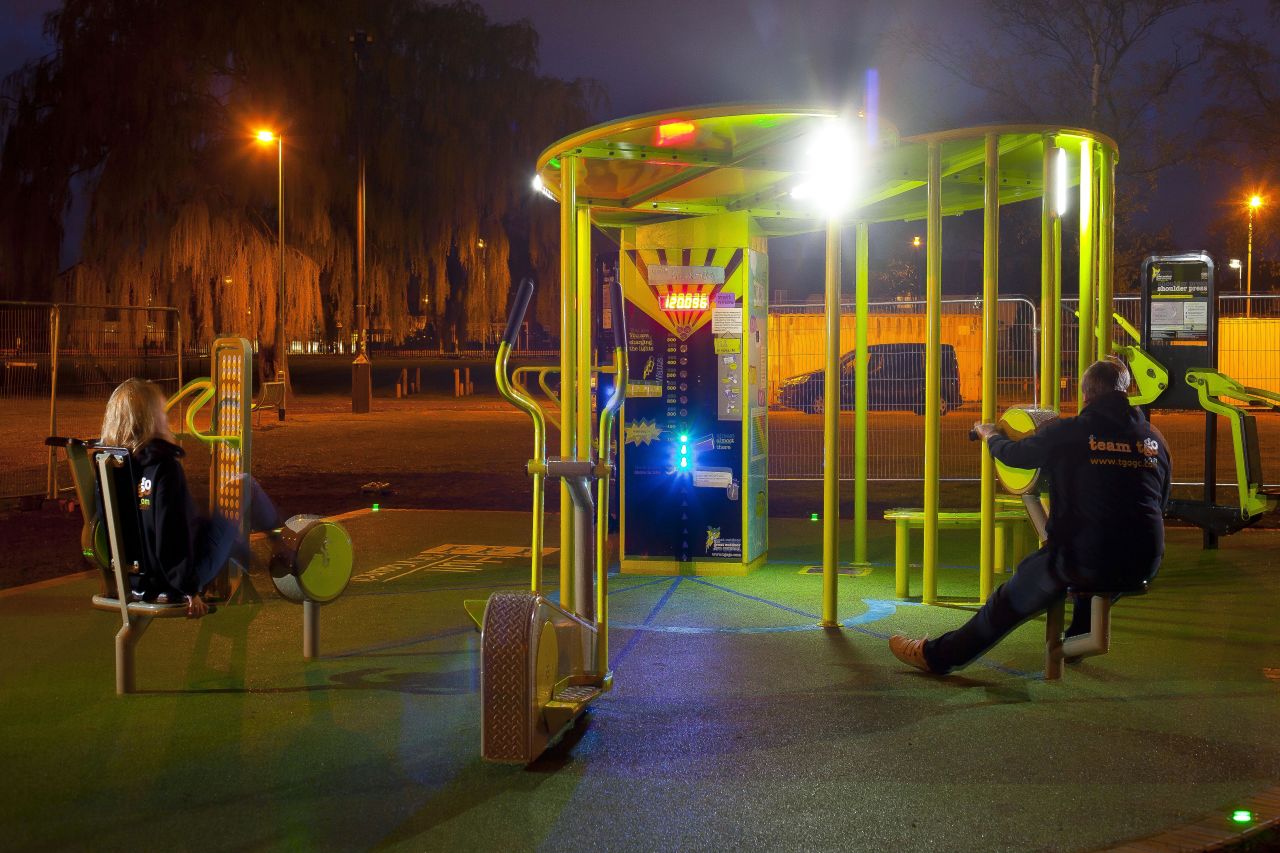 A new gym developed in the UK is not only good for your health but also for the environment, generating electricity when people use the equipment on site. 