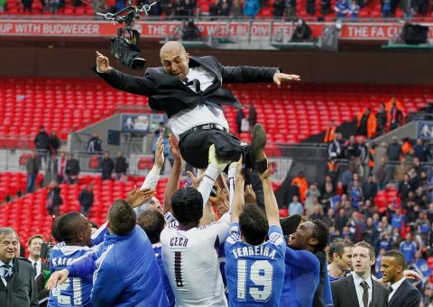 After beating Tottenham Hotspur in the semfinals, Di Matteo led Chelsea to an FA Cup triumph by beating Liverpool 2-1 in the final.