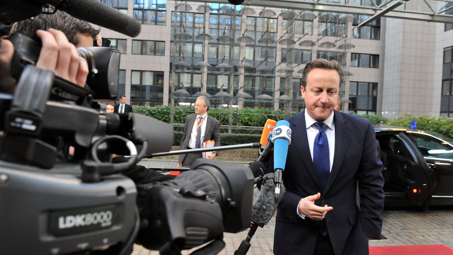 British Prime Minister David Cameron arrives to Brussels for a two-day EU leaders summit on November 22.