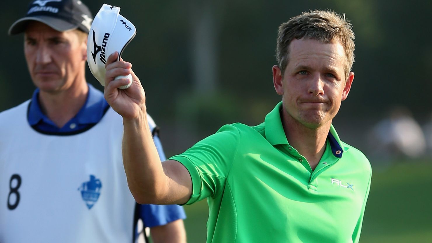 Luke Donald delighted the galleries with a superb seven-under-par 65 in Dubai.