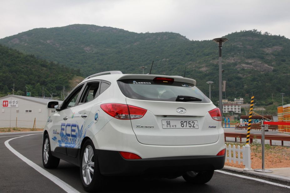The Hyundai ix35 powered by a hydrogen fuel-cell is put through its paces at the Yeosu World Expo 2012 earlier this year.  The company plans to make 1,000 fuel cell cars by 2015.