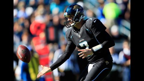 Chad Henne of the Jaguars pitches the ball against the Titans on Sunday.