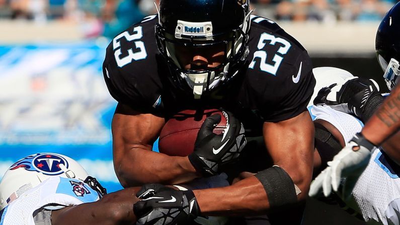 Rashad Jennings of the Jaguars rushes to pick up some yards against the Titans on Sunday.