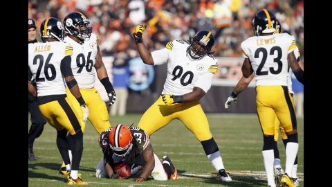 No. 90 Steve McLendon of the Steelers celebrates with teammates after tackling running back Trent Richardson of the Browns on Sunday.