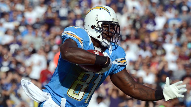 Tight end Randy McMichael of the Chargers runs after the catch against Ravens on Sunday.