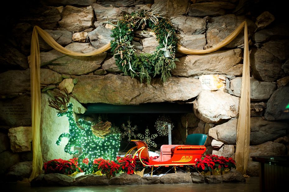 The Grove Park Inn, tucked among the Blue Ridge Mountains in Asheville, North Carolina, hosts caroling choirs and a yule log ceremony in the Great Hall.