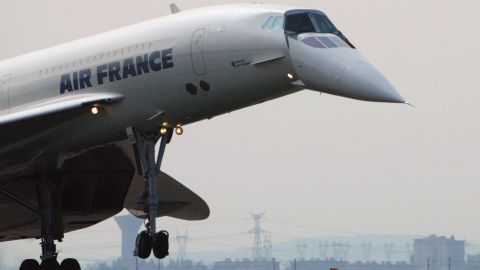 (File photo) Concorde lands in Paris after its last transatlantic flight for Air France in 2003.