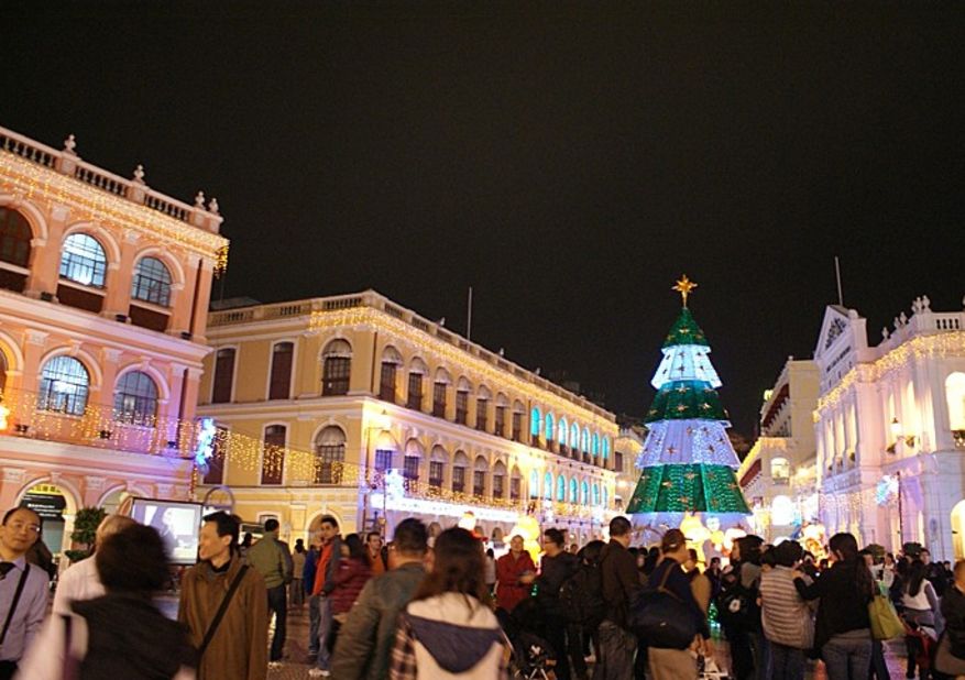 The popular Senado Square in Macau where many tourists and locals gather to enjoy a beautiful evening.