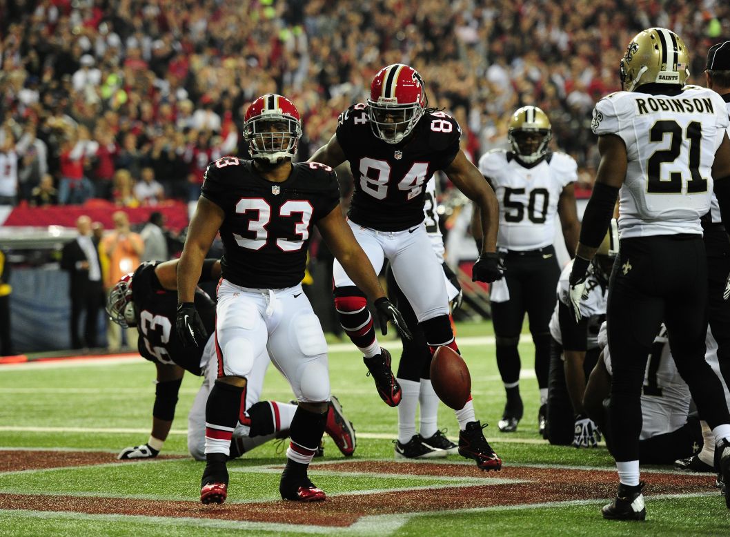 Michael Turner of the Atlanta Falcons scores a first quarter touchdown against the New Orleans Saints on Thursday.