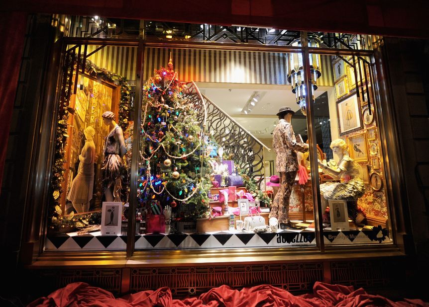 Henri Bendel on Fifth Avenue unveiled its festive holiday displays on November 15. 