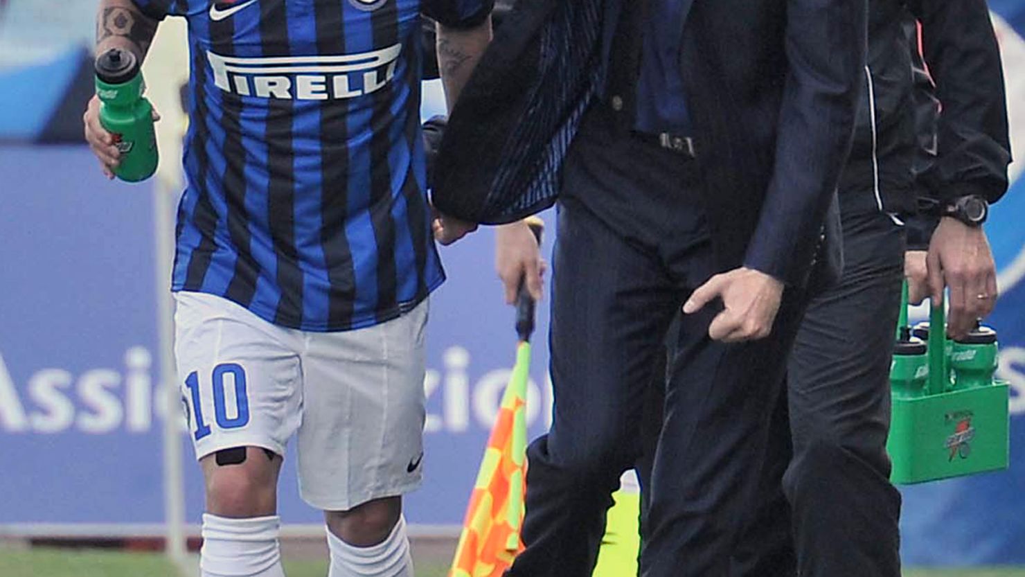 Inter midfielder Wesley Sneijder, left, celebrates with head coach Andrea Stramaccioni after scoring against Udinese in April.