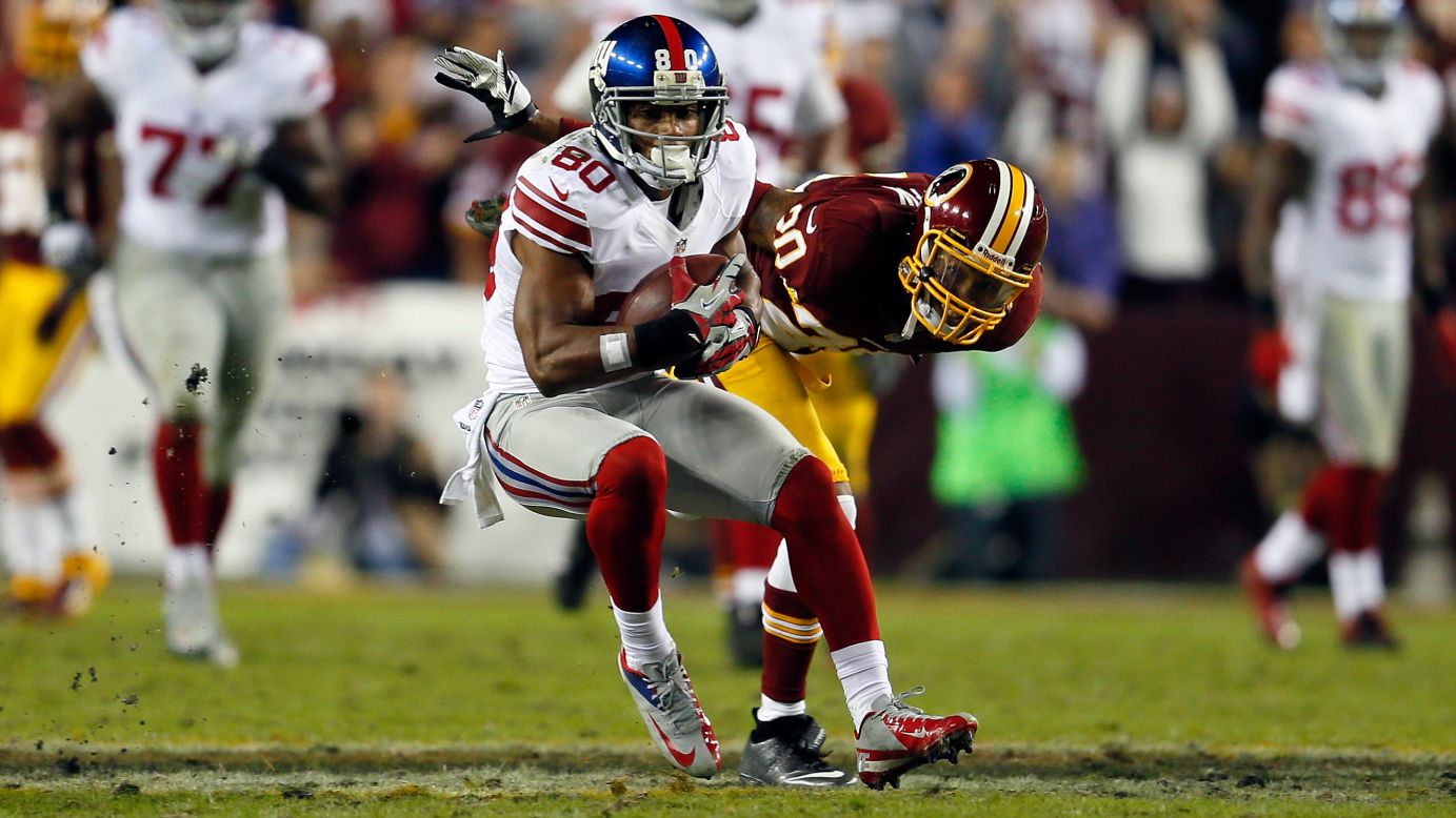 Victor Cruz of the New York Giants runs after a first-down catch on Monday against the Washington Redskins.