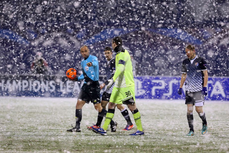 The snow in Zagreb was so bad that players were ordered to leave the pitch and wait in the changing rooms, while groundstaff helped to clear the pitch. Andriy Yarmolenko's 41st minute strike had given the visitors the lead but a 90th minute penalty by Ivan Krstanović secured a point for Dinamo.