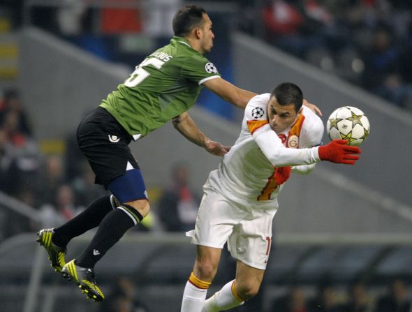 Burak Yılmaz  struck his sixth goal of the Group Stage to inspire Galatasaray to a 2-1  triumph at Braga. The win takes the Turkish side into the last-16 at the expense of Romanian side Cluj.  Mossoro had given Braga a first-half lead, but goals from Yilmaz and substitute Aydın Yılmaz sealed the victory.