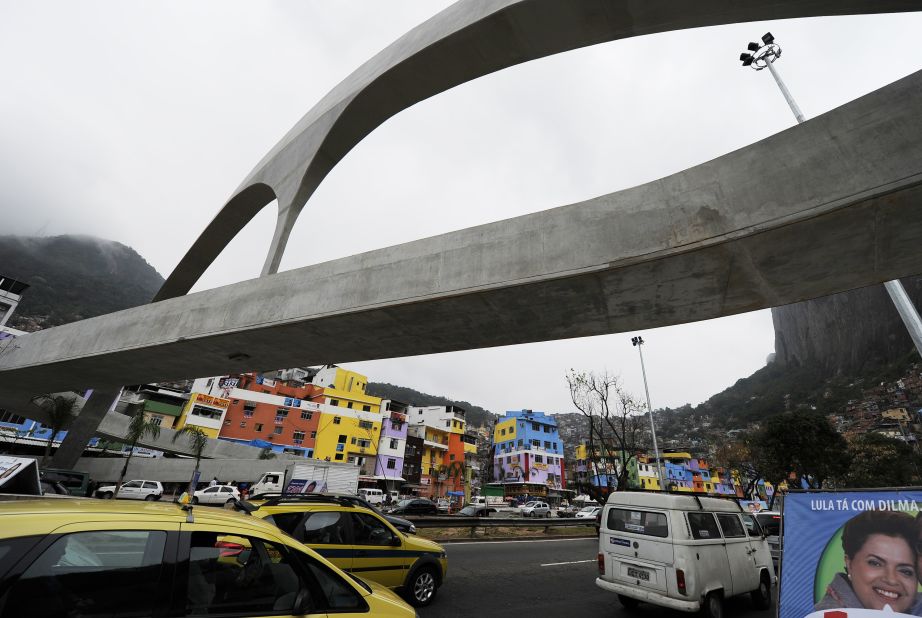 Niemeyer designed this footbridge in Rocinha, which is located in the south of Rio de Janeiro. 