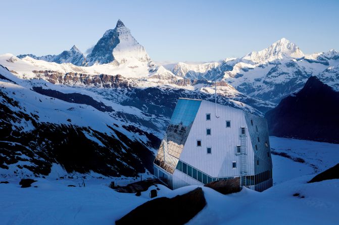 Monte Rosa Hütte features 18 mini-dormitories in the snow. 