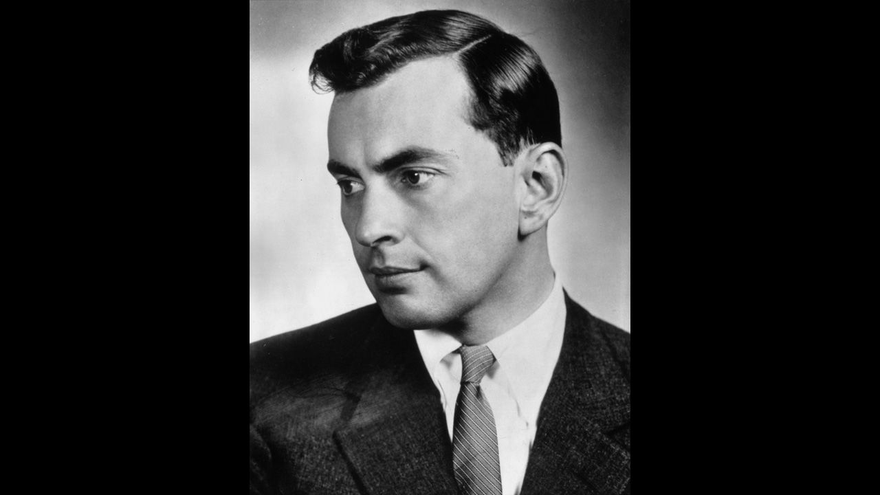 Writer <a href="http://www.cnn.com/2012/08/01/showbiz/gore-vidal-death/index.html" target="_blank">Gore Vidal</a> died July 31 of complications from pneumonia, a nephew said. He was 86.