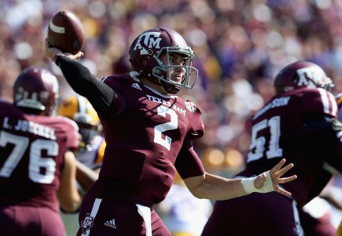 Manziel throws against the LSU Tigers at Kyle Field on October 20.
