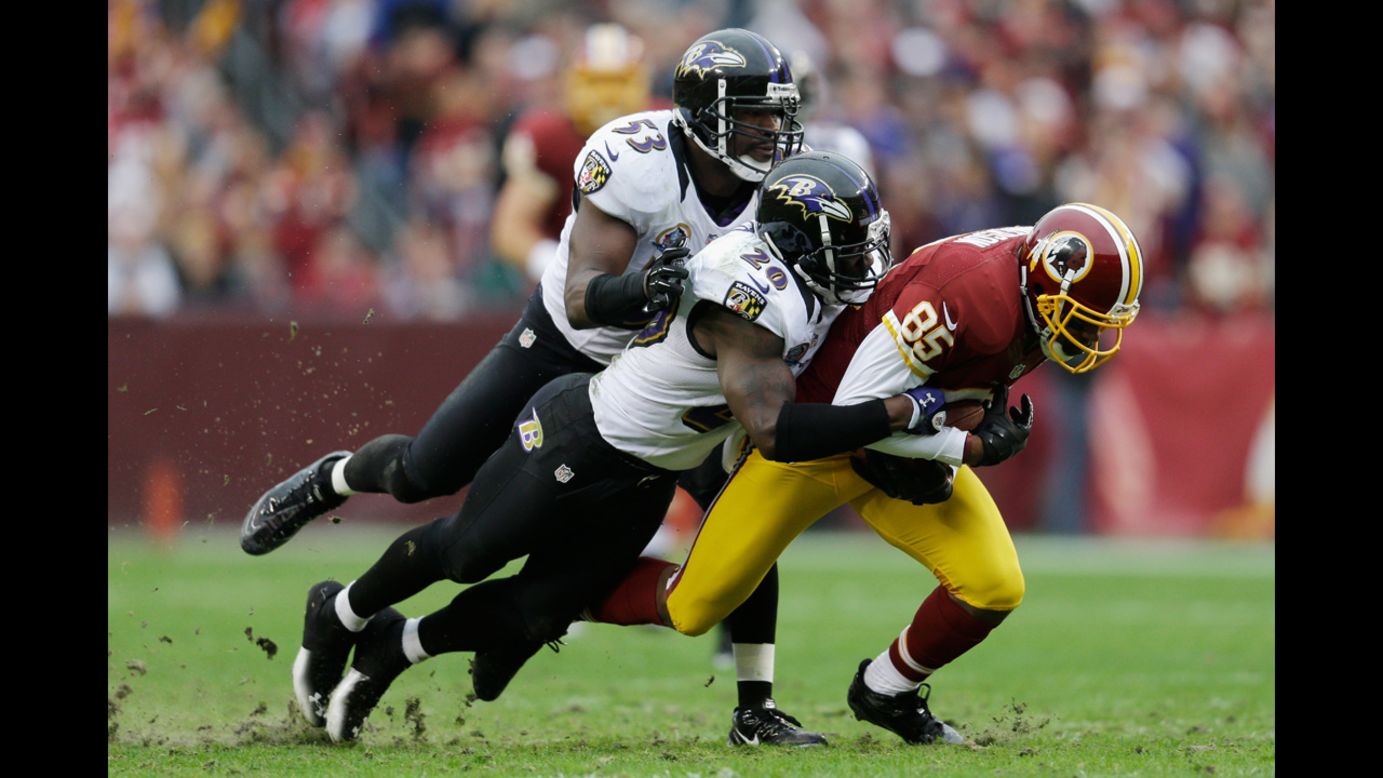 Ravens linebacker Jameel McClain and Ravens safety Ed Reed (No. 20) tackle Redskins wide receiver Leonard Hankerson during the first half on Sunday.