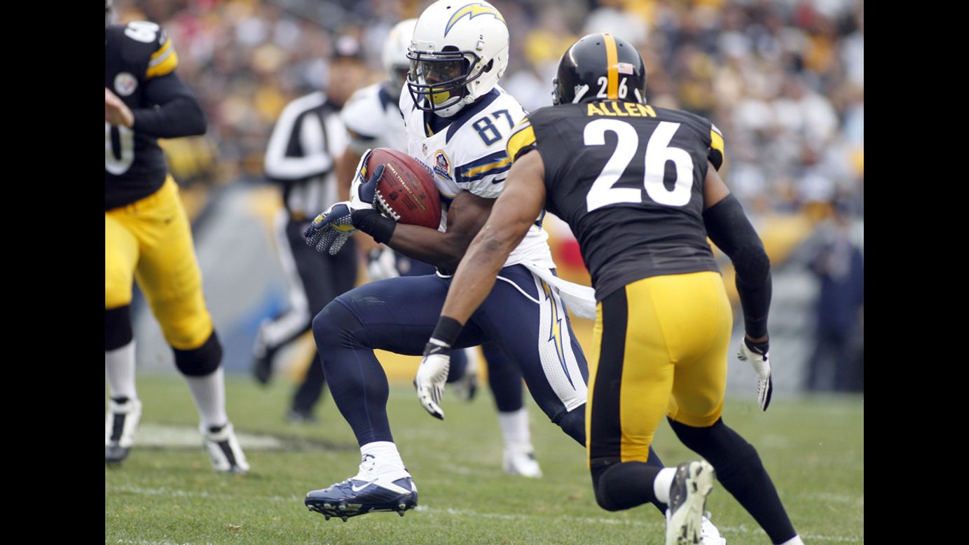 Chargers wide receiver Micheal Spurlock carries the ball on a punt return against the Steelers on Sunday.