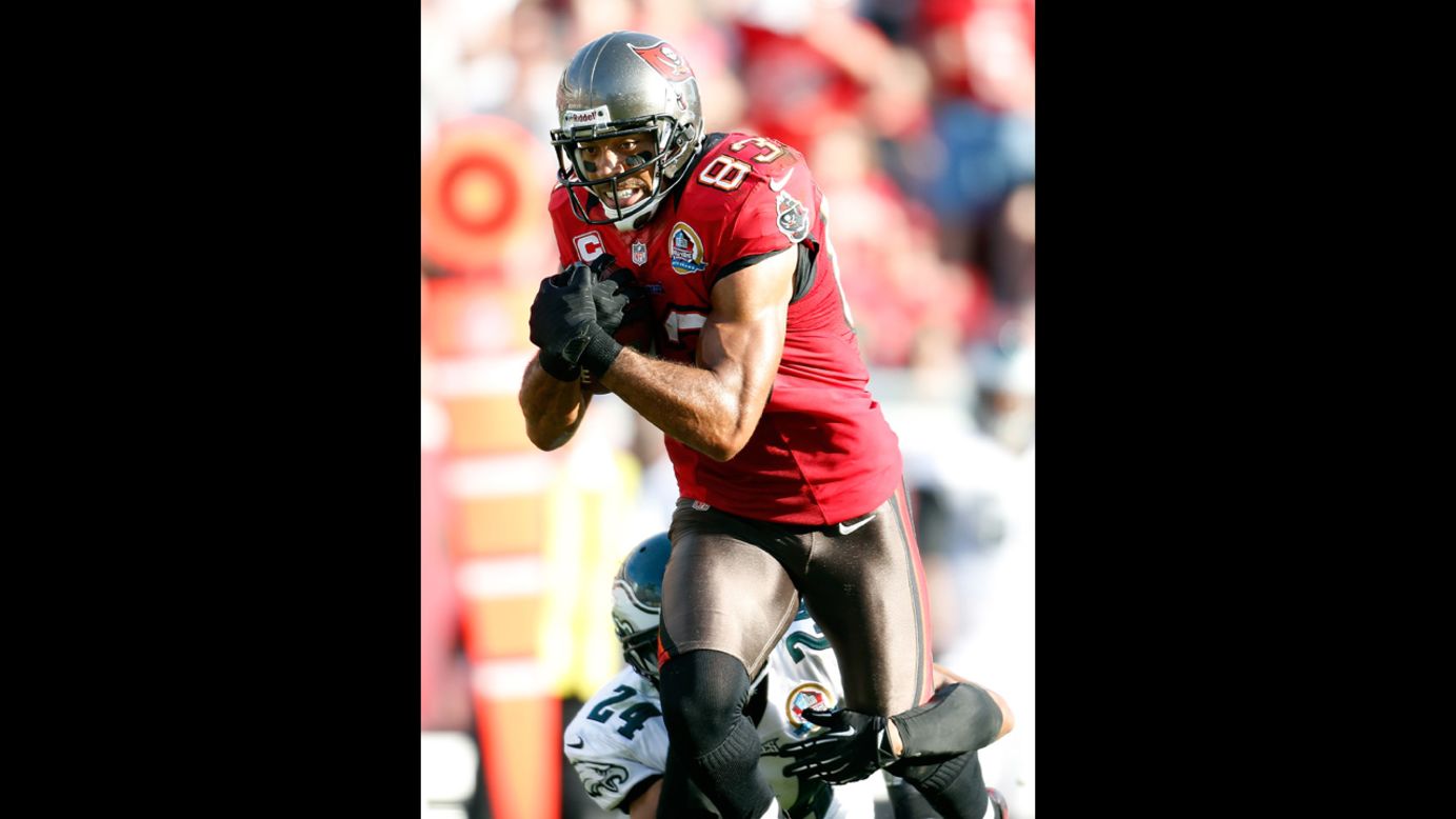 Buccaneers wide receiver Vincent Jackson is tackled by Eagles cornerback Nnamdi Asomugha on Sunday.