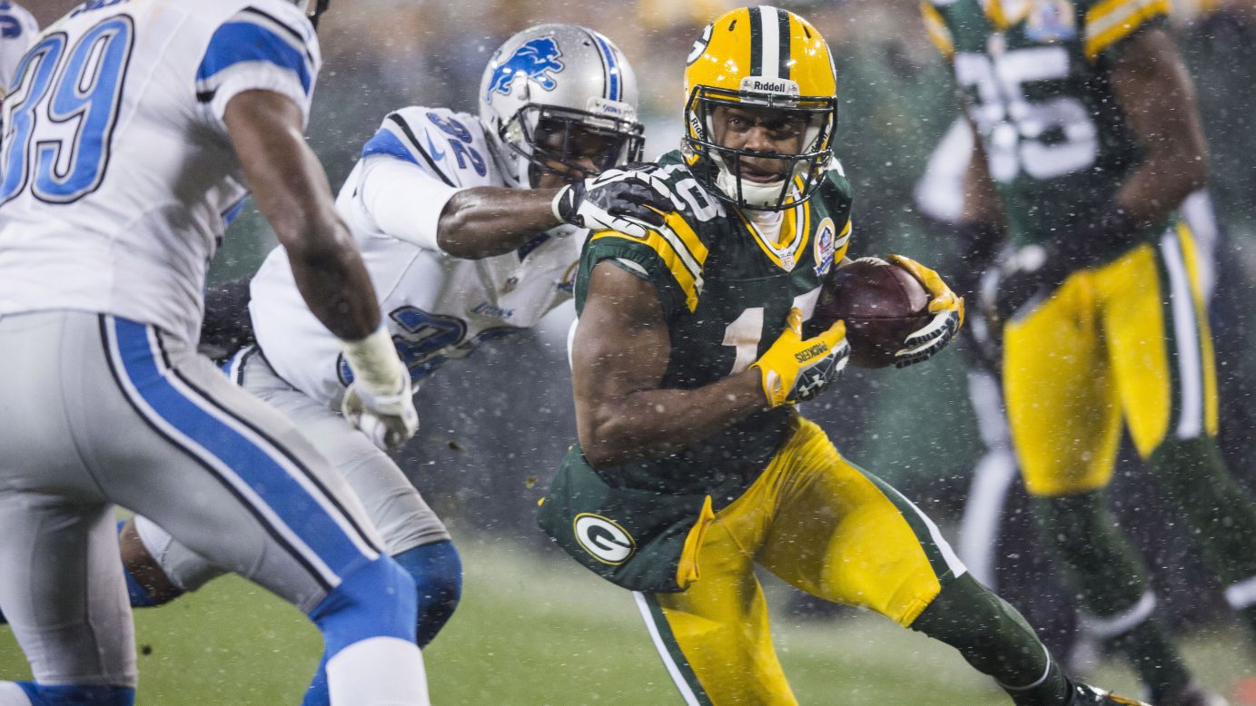 Packers wide receiver Randall Cobb breaks through a tackle on Sunday.