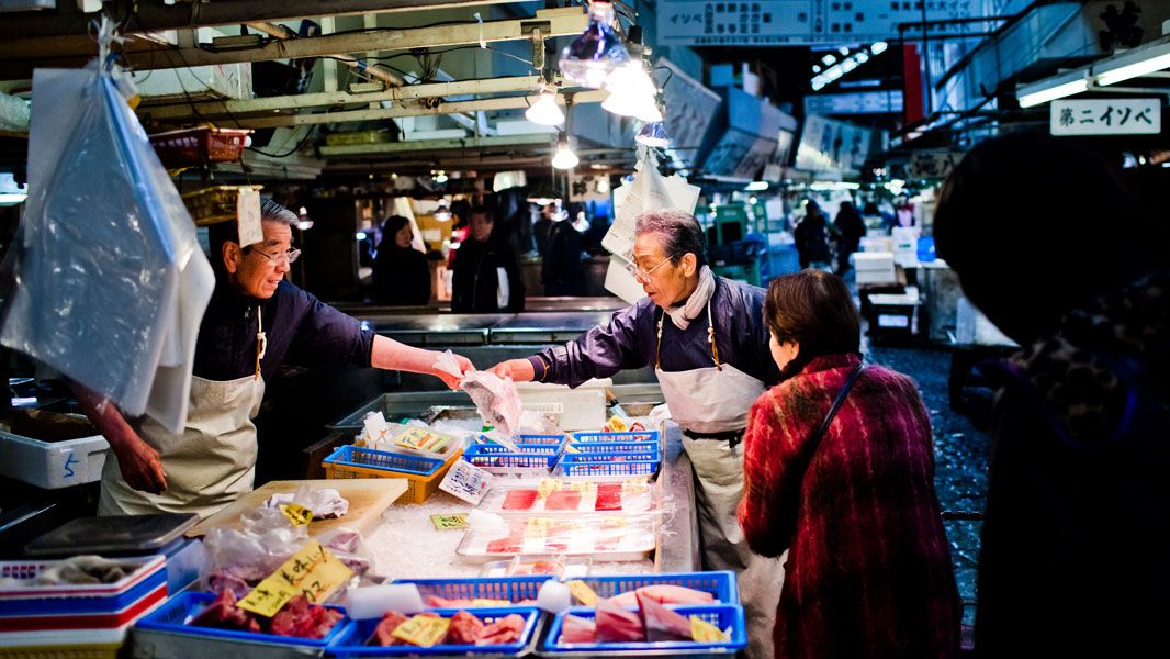 Tokyo's Tsukiji fish market handles approximately 3,000 tons of fish and other seafood per day. 