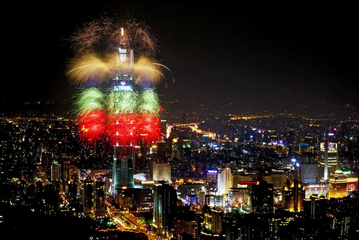 The Taiwanese capital thinks big when it comes to New Year's Eve, transforming the 509-meter-high Taipei 101 tower into a frenzy of colorful fireworks.