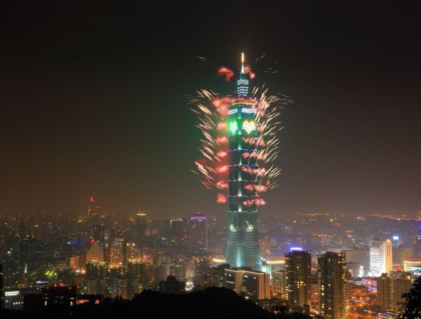 The first skyscraper to break the half-kilometer mark, Taipei 101 stands at 508 meters (1,667 feet) tall. Designed by C.Y. Lee & Partners to withstand the elements -- including typhoons, earthquakes and 216 km/h winds -- Taipei 101 utilizes a 660-tonne mass damper ball suspended from the 92nd floor, which sways to offset the movement of the building.