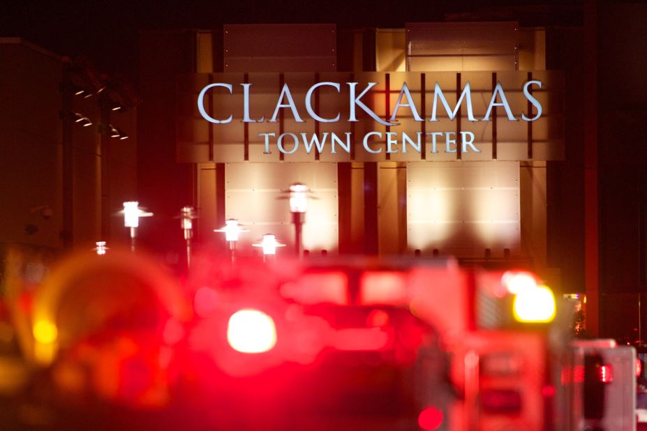 3 dead in Oregon mall shooting