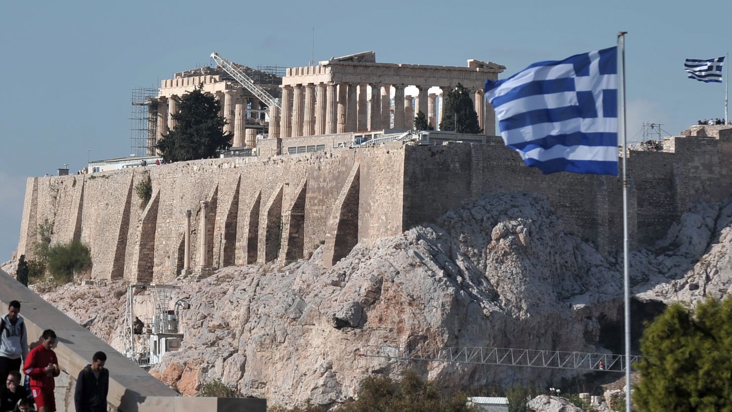Risky bets on Greek bonds have made a handful of hedge funds huge amounts this year.