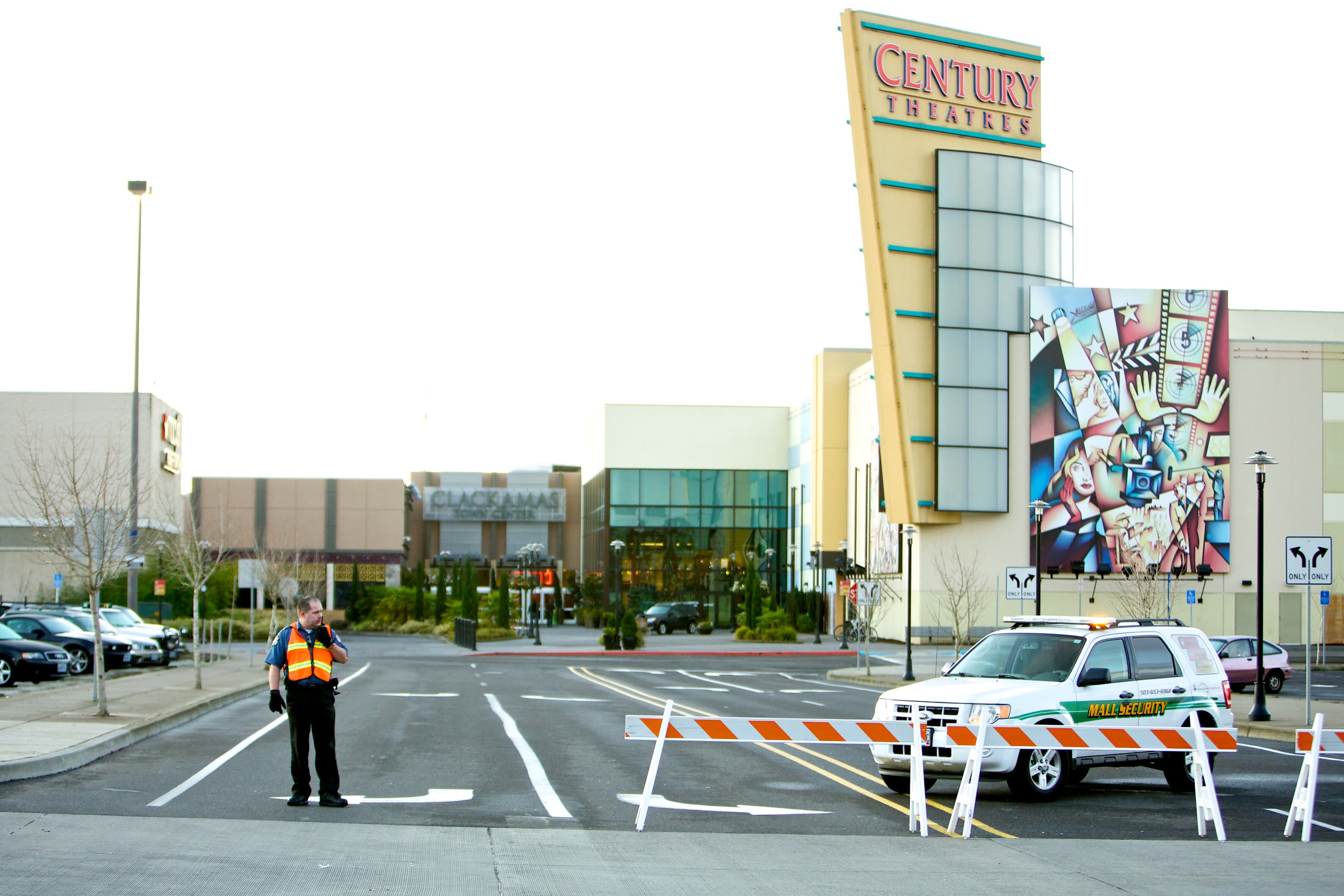 Why more people didn't die in Clackamas mall shooting 