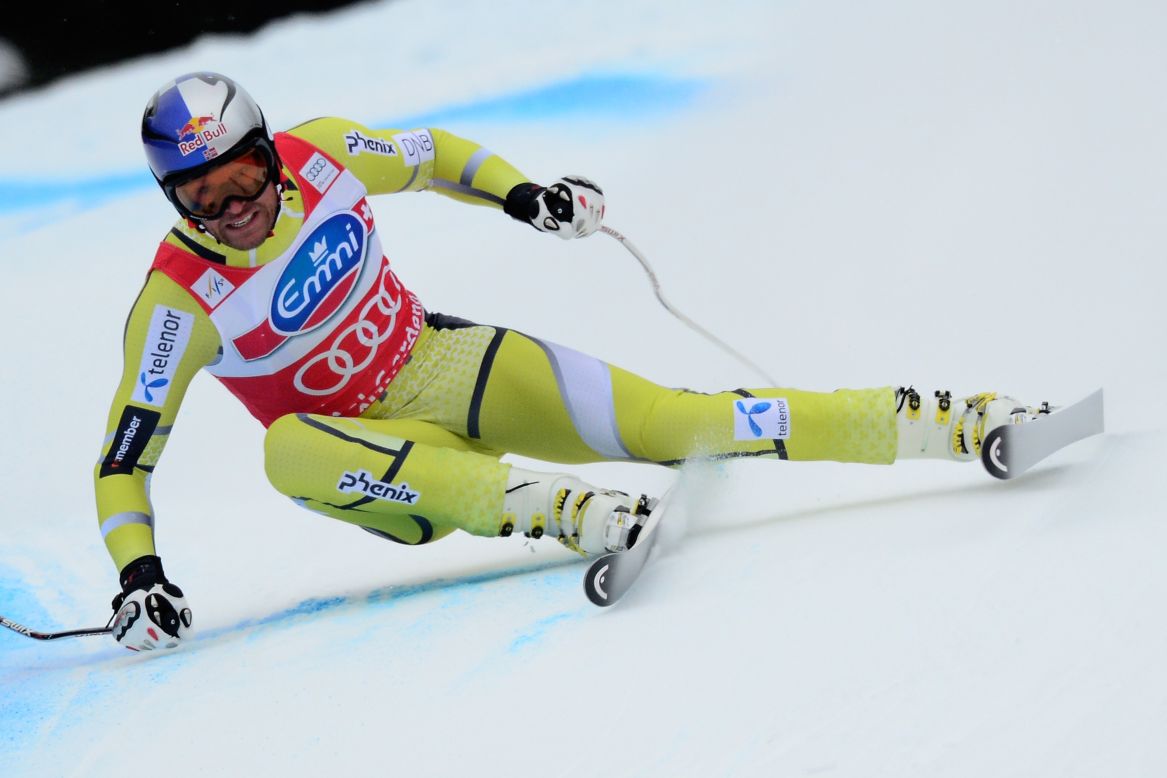 Svindal powers his way to victory in the men's World Cup super-G race at Val Gardena as he continued his dominant start to the 2012-13 season with his third win.