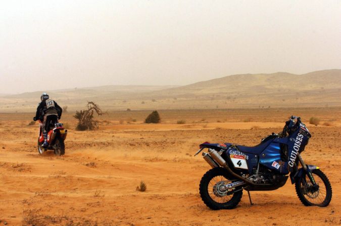 During the 2005 Dakar, motorbike riders Jose Manual Pérez and Fabrizio Meoni died in consecutive days after separate crashes. That year motorcyclist Cyril Despres dedicated his victory to Meoni and Richard Sainct, who had died a few weeks earlier during the Pharaohs Rally.