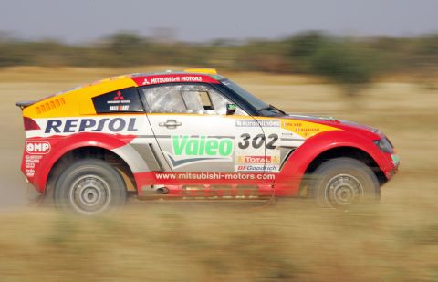 Driving a Mitsubishi, the 1997 World Cup skiing champion Luc Alphand won the 2006 Dakar. However his win was overshadowed by the deaths of two young spectators and Australian motorcyclist Andy Caldecott, who died on stage nine.