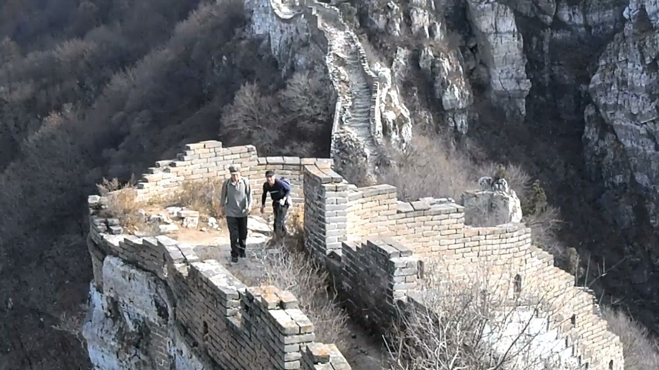The middle section of Jiankou is built into a jagged rock wall.  It is passable, but there is a risk of falling off the wall.  Olson recommends hiring a local guide in Xizhazi village.