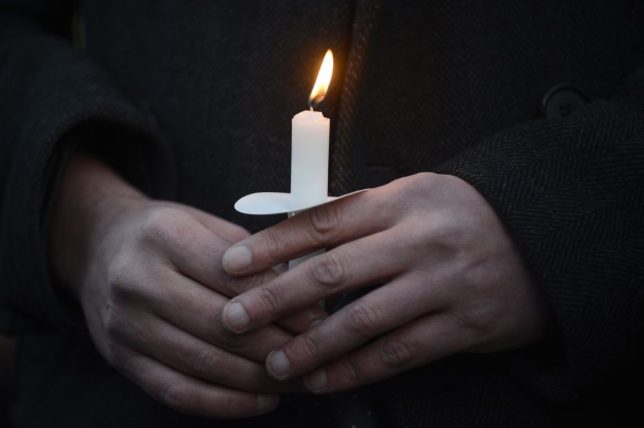 Supporters of gun control hold a candlelight vigil for victims of the shooting outside the White House.