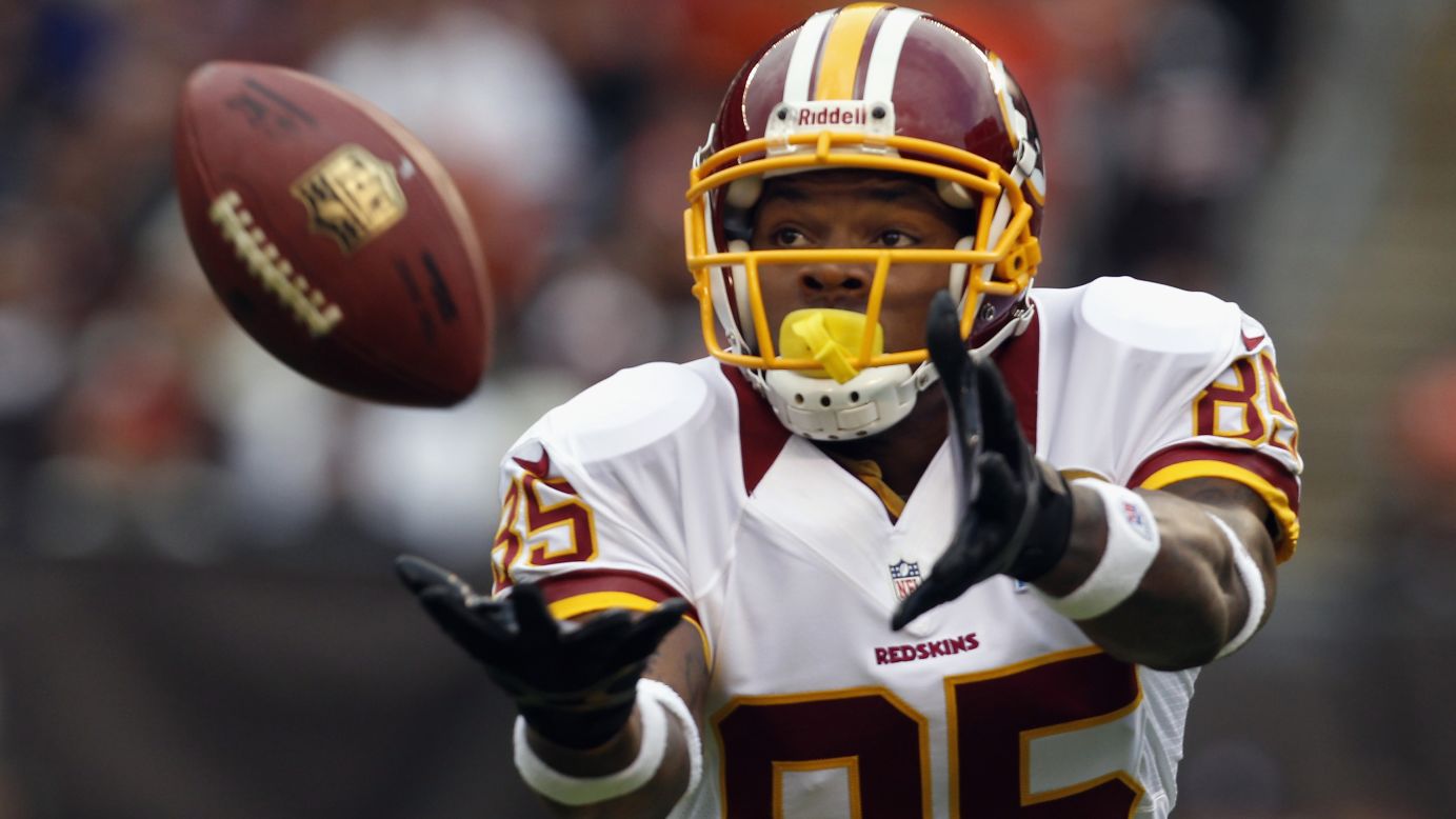 Wide receiver Leonard Hankerson of the Redskins catches a pass for a touchdown against the Browns on Sunday.