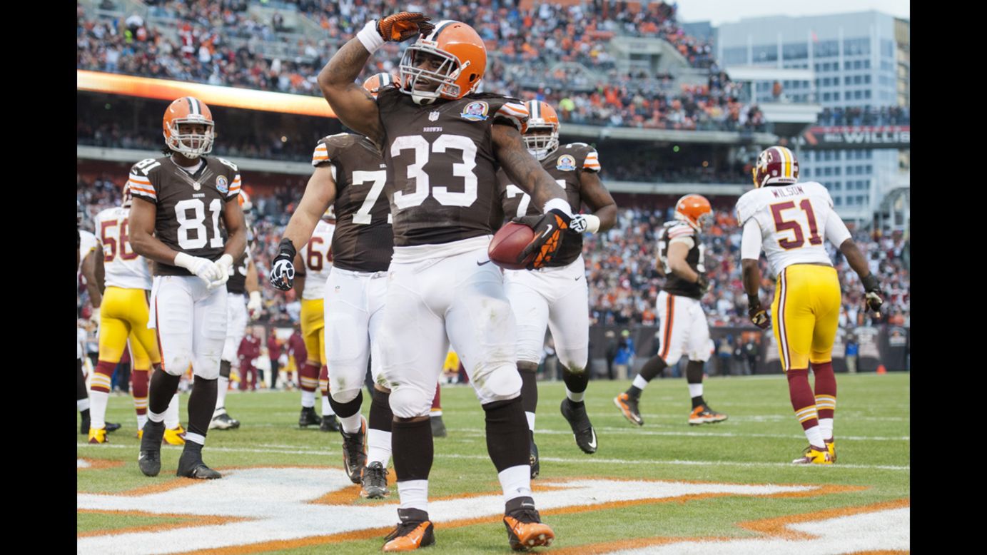 Running back Trent Richardson of the Browns celebrates after scoring a touchdown during the first half against the Redskins on Sunday.