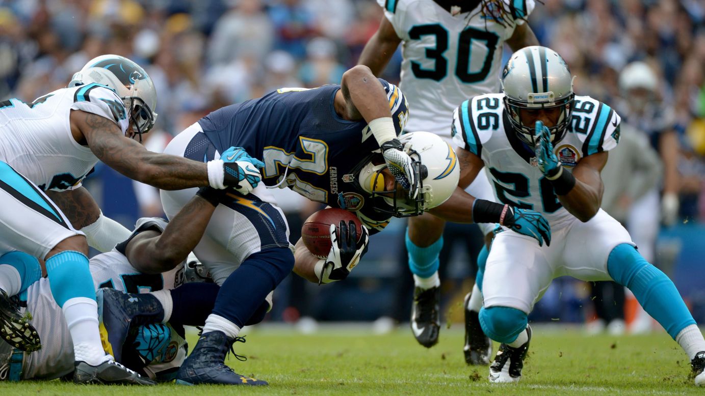 Ryan Mathews of the Chargers runs the ball against the Panthers on Sunday.