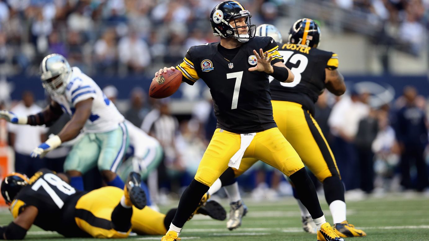 Ben Roethlisberger of the Steelers throws the ball against the Cowboys on Sunday.