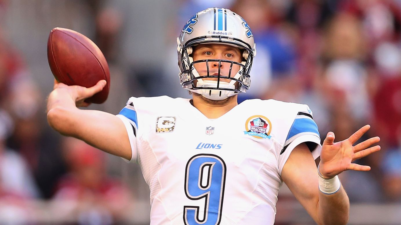 Quarterback Matthew Stafford of the Lions throws a pass against the Cardinals on Sunday.