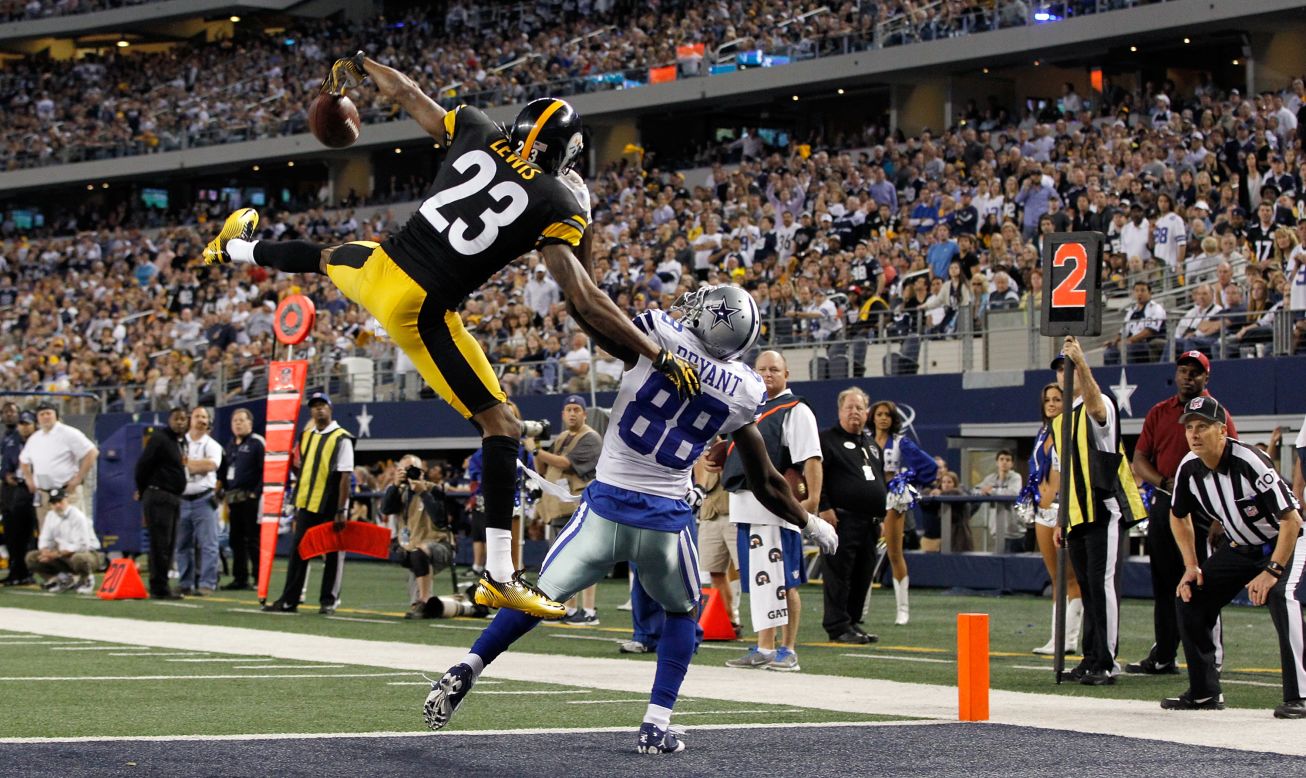Keenan Lewis of the Steelers breaks up a pass intended for Dez Bryant of the Cowboys in the end zone on Sunday.