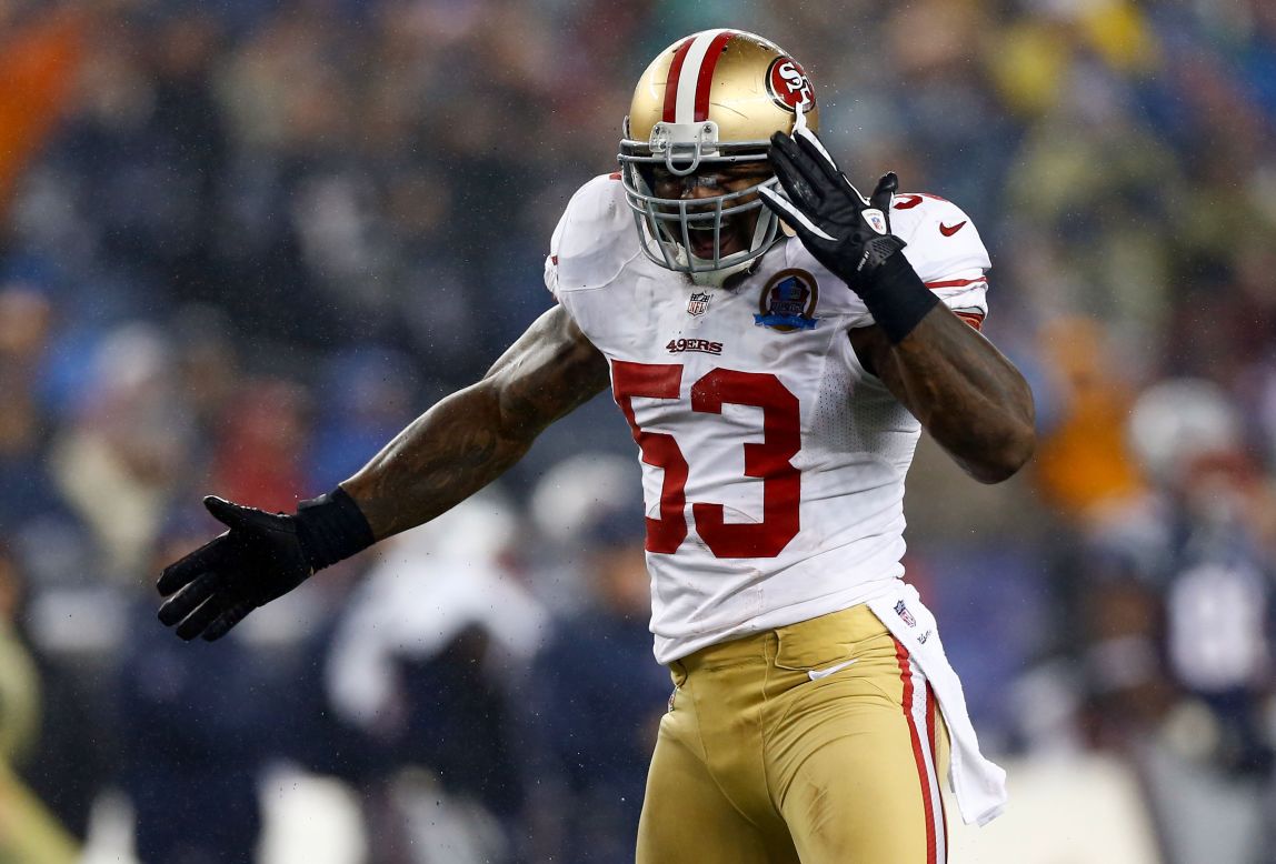Inside linebacker NaVorro Bowman of the 49ers reacts after a play in the first quarter against the Patriots on Sunday.