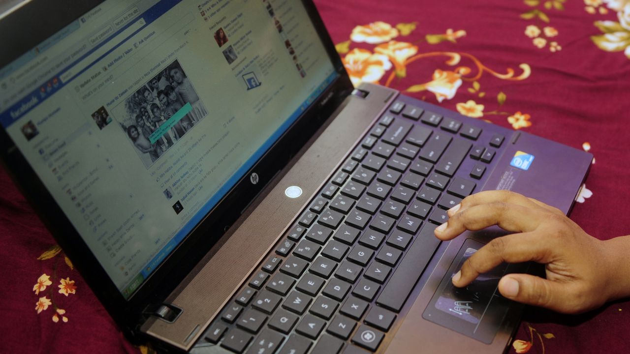 Facebook's planned "retargeting" adverts will appear in users' newsfeeds and risk being seen as too intrusive by users.


