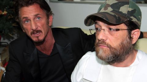 Jacob Ostreicher, right, is accompanied by actor Sean Penn during a press conference December 12 in Santa Cruz, Bolivia.