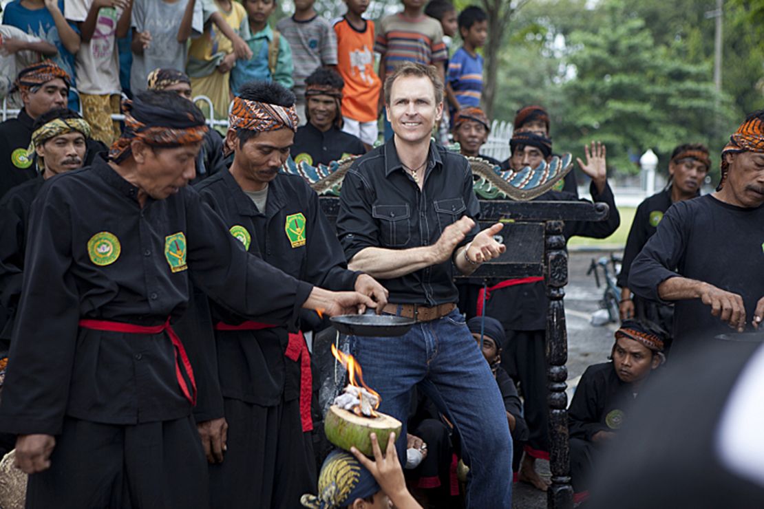 Phil Keoghan (center) hosting an episode of CBS' 'The Amazing Race' in 2012.